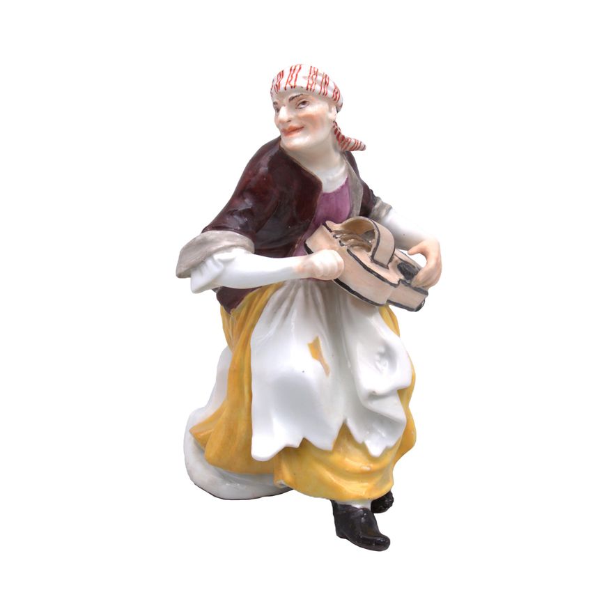 Figurka żebraczki z lirą korbową