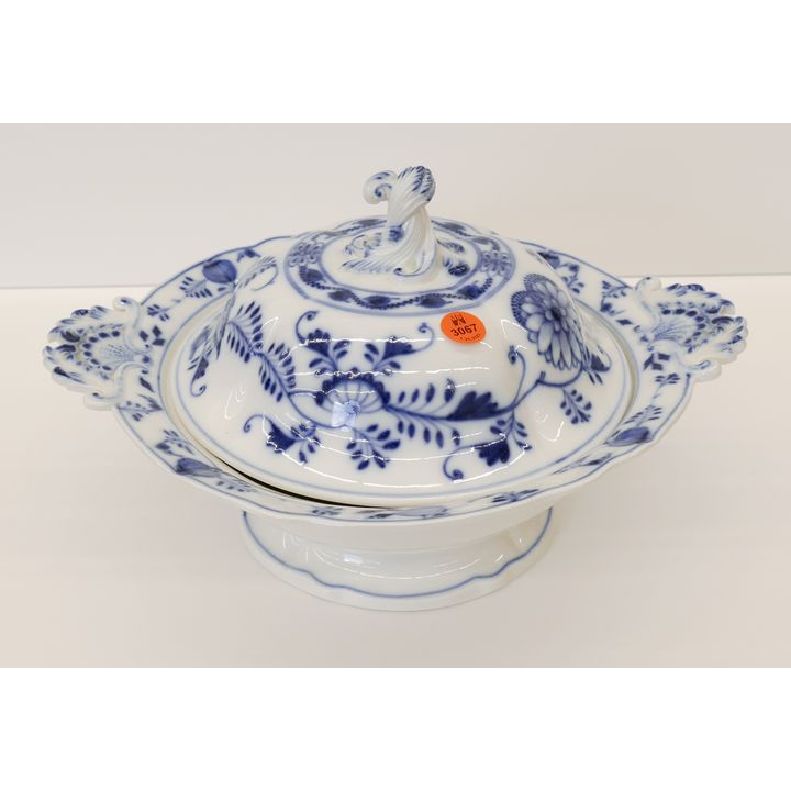Meissen Blue Onion Porcelain Covered Footed Server- 10.75" diameter