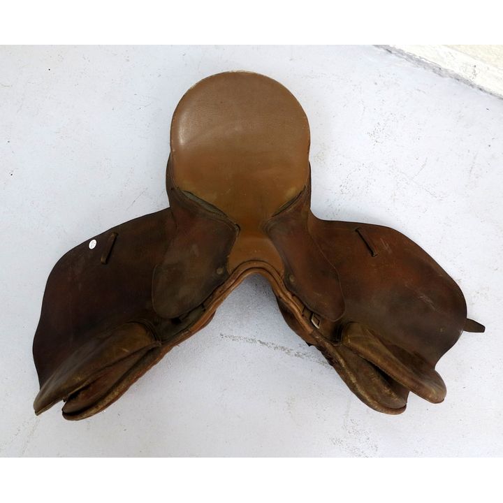 LEATHER SADDLE
