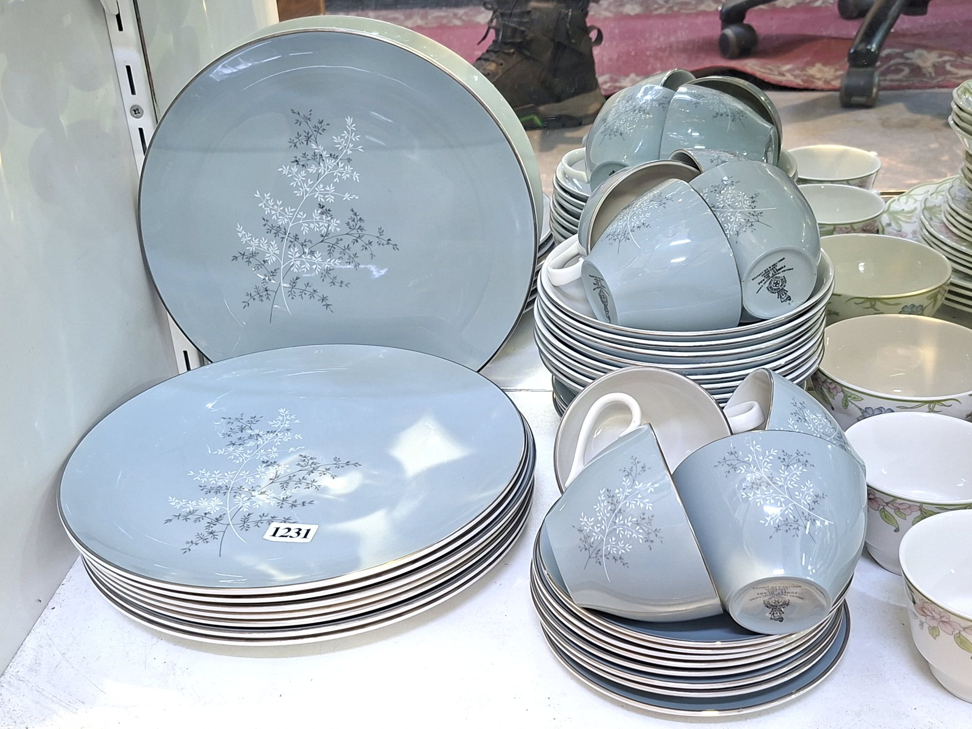 ROYAL DOULTON "FOREST GLADE" 8 PERSON DINNER SET