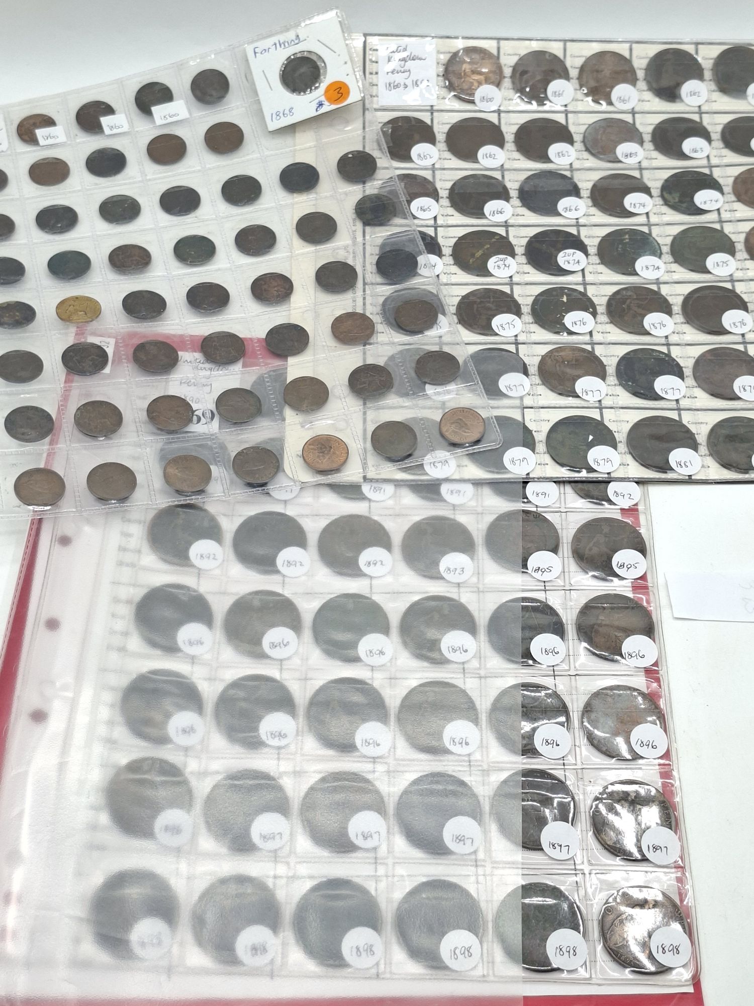 United Kingdom: 2 Sheets (81 Cirulated Coins)