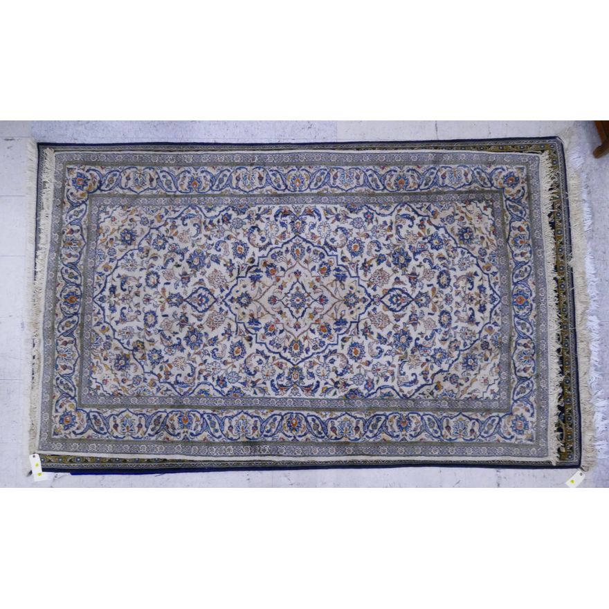 Persian Medallion Cream Field Oriental Rug- 5' x 8'
