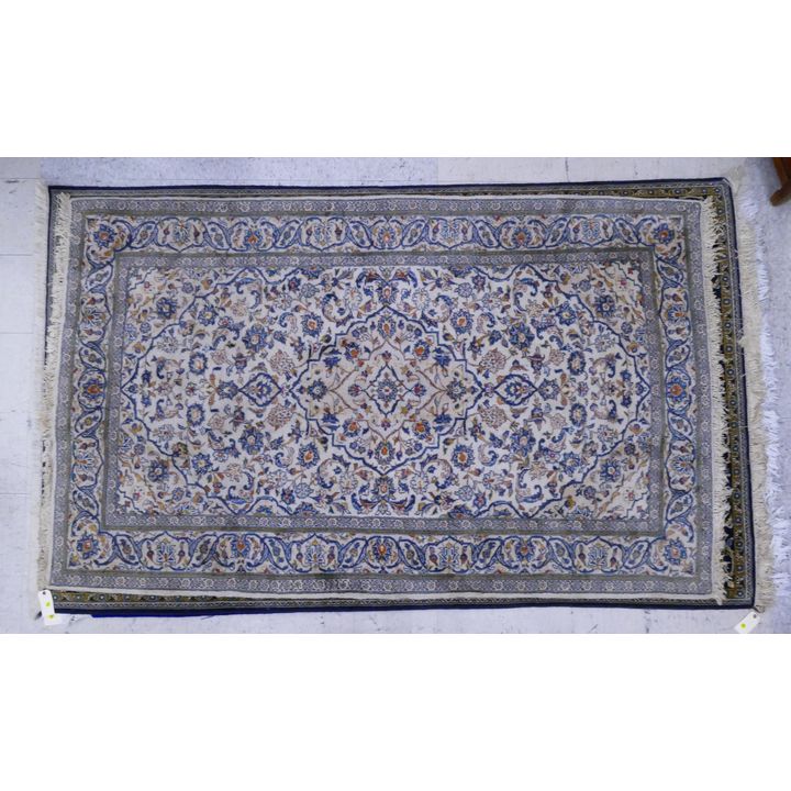 Persian Medallion Cream Field Oriental Rug- 5' x 8'