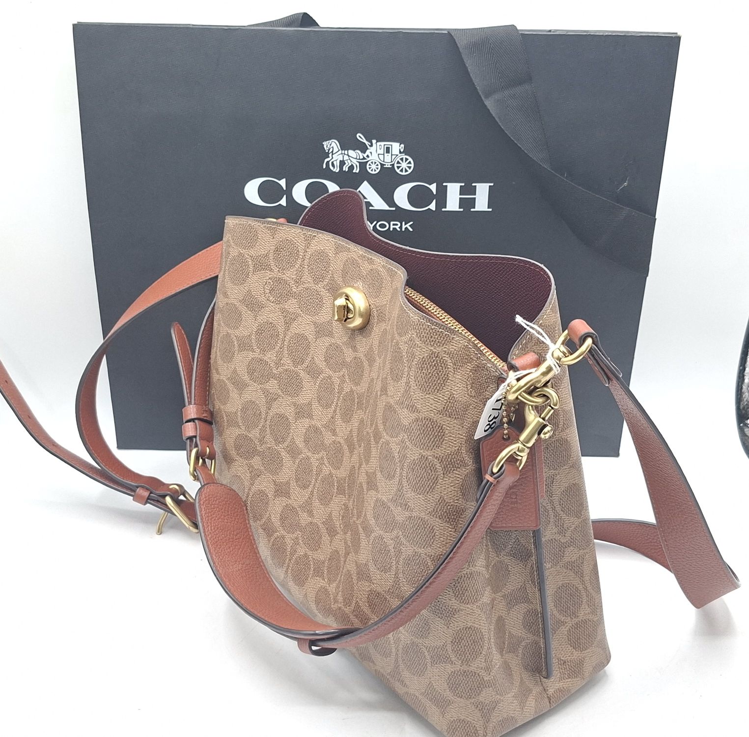 COACH HANDBAG