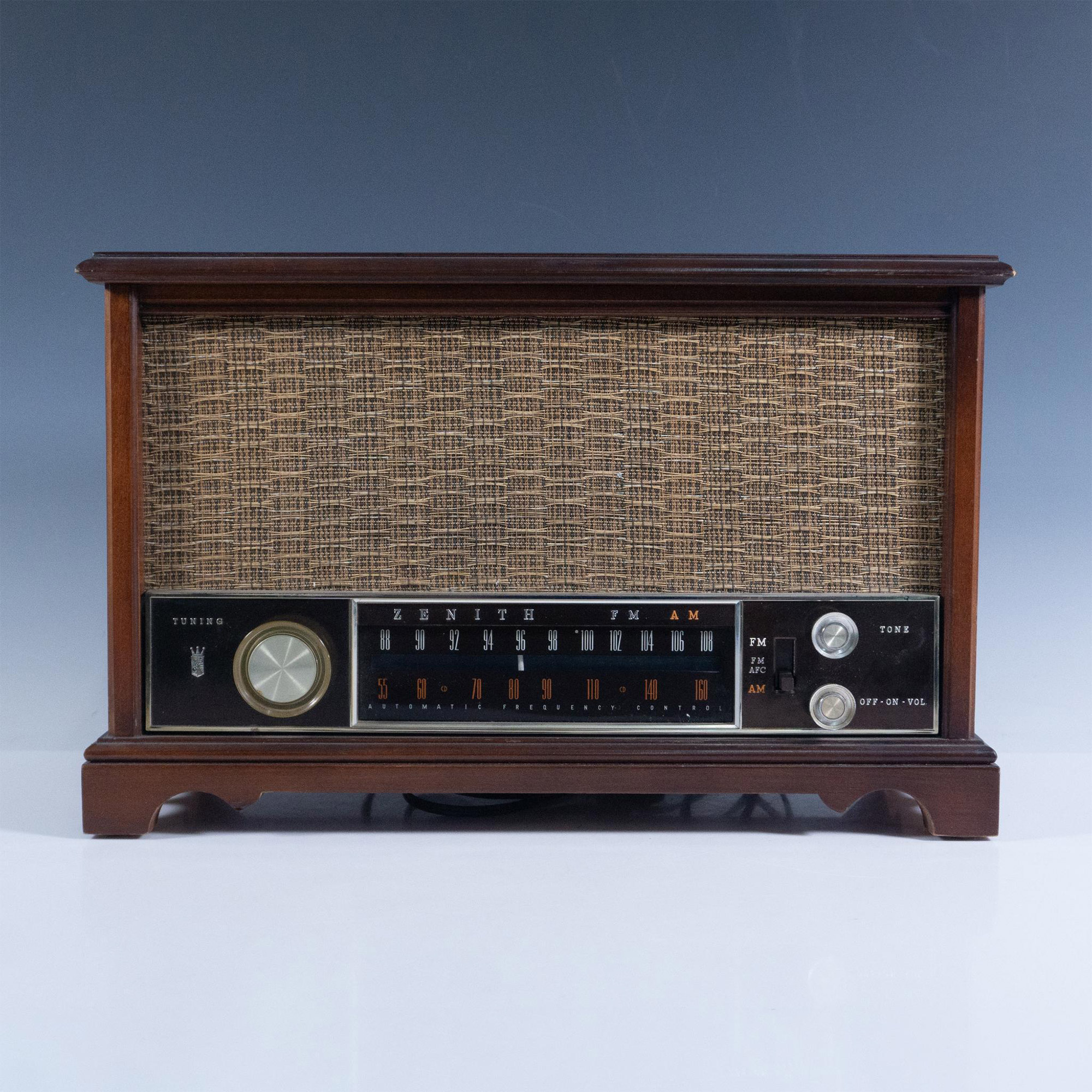 Vintage Zenith Radio Model S-58040 | Lion and Unicorn