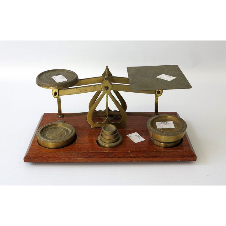BRASS BALANCE SCALE AND SET OF WEIGHTS