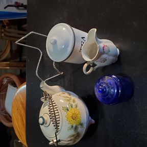 Nice decorative lot, teapot, cannister, blue glass