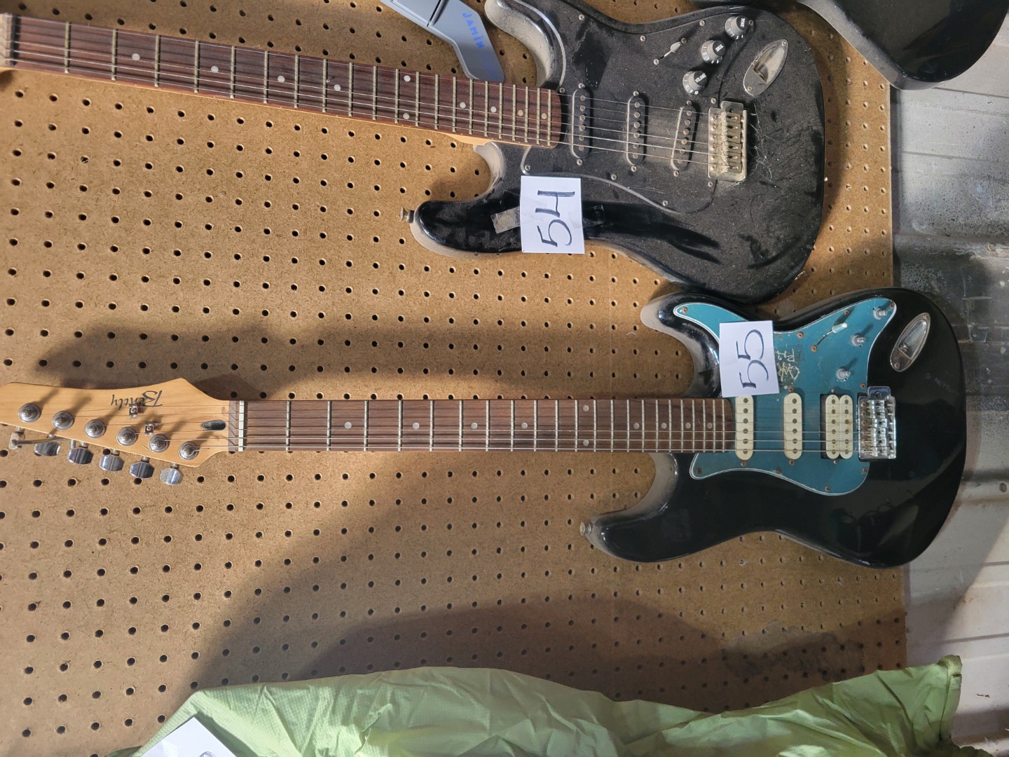 Bently Electric Guitar Midwest Auctions, LLC
