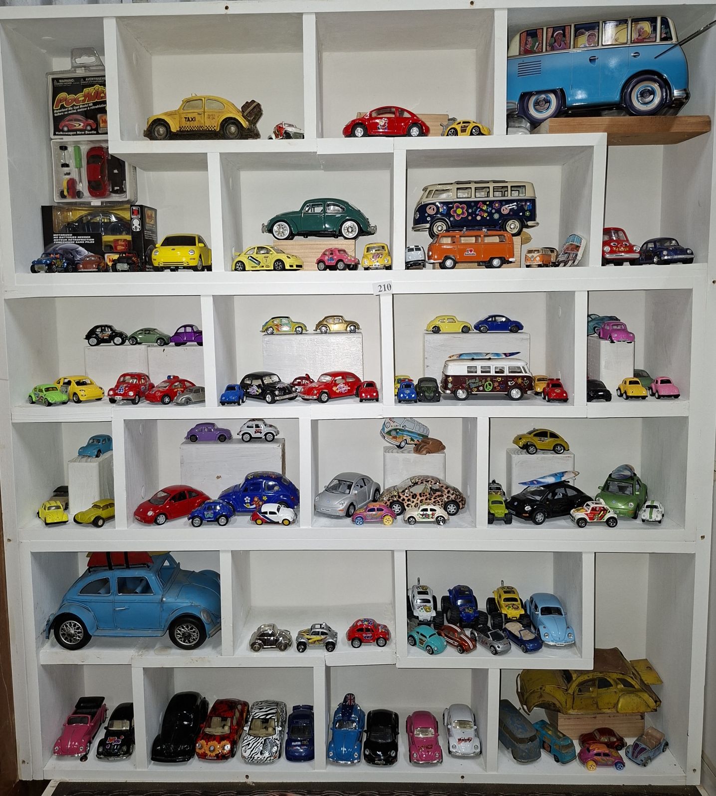 210 · VOLKSWAGEN COLLECTION