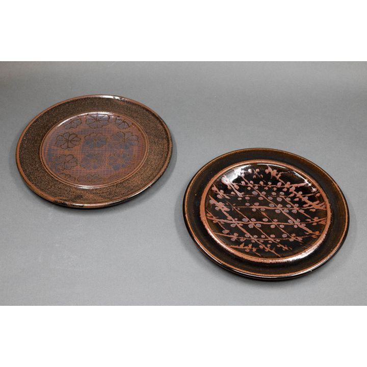 Graeme Storm - Two stoneware dishes