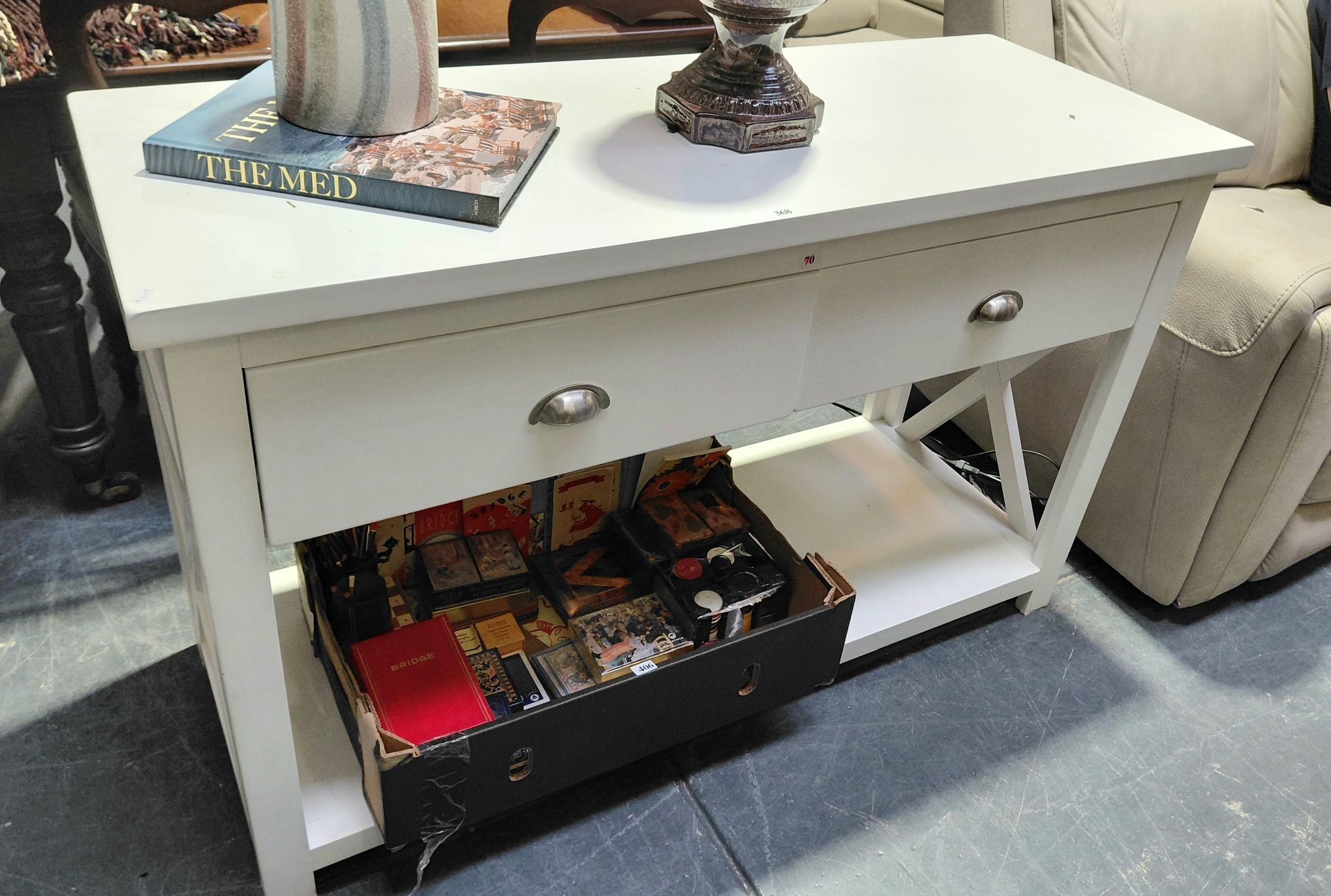 368 · HALLWAY TABLE
