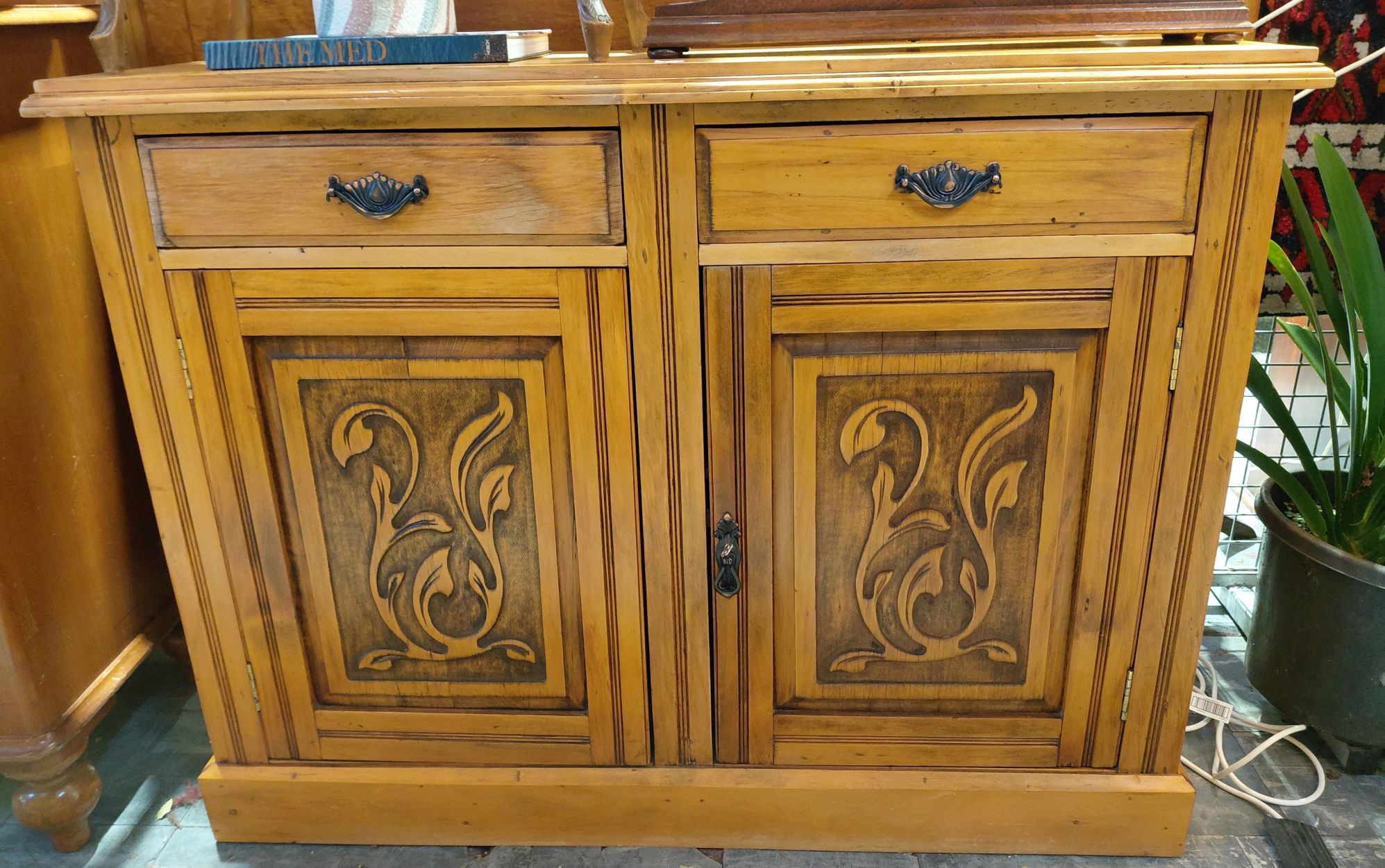 127 · EDWARDIAN CABINET