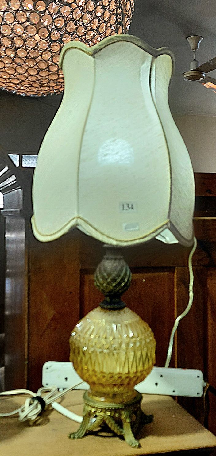TABLE LAMP