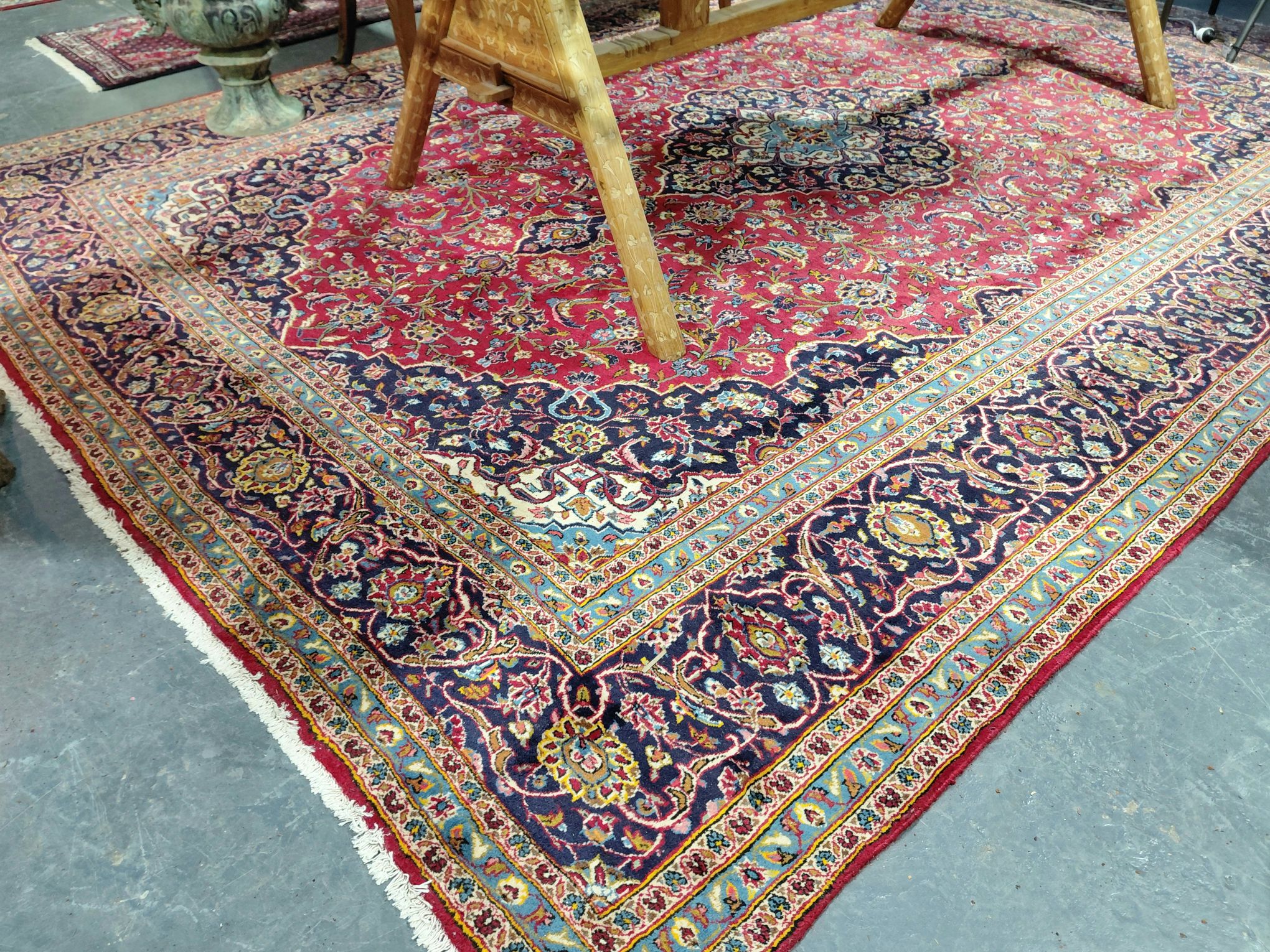 549 · KASHAN FLOOR RUG