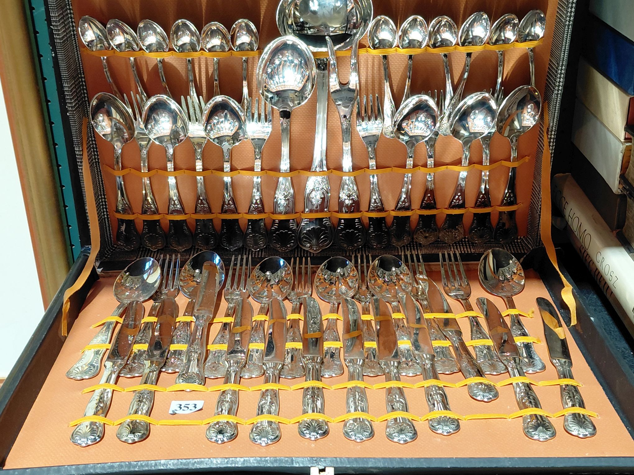 353 · CUTLERY SET
