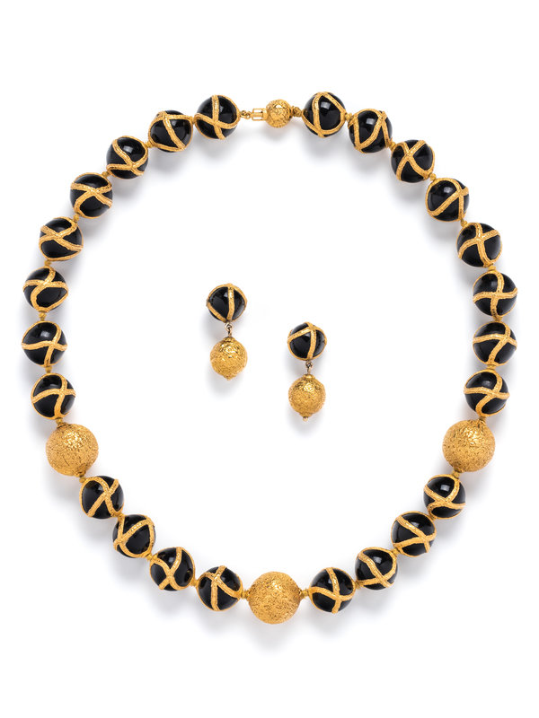 YELLOW GOLD AND ONYX SET