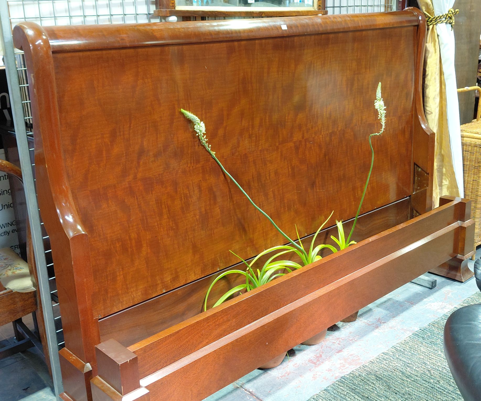 154 · A KING SIZE SLEIGH BED