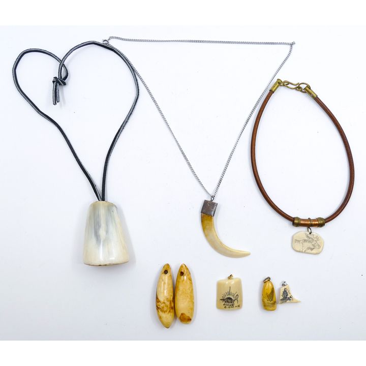 Box Native Scrimshaw Jewelry etc.