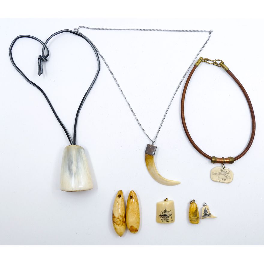 Box Native Scrimshaw Jewelry etc.