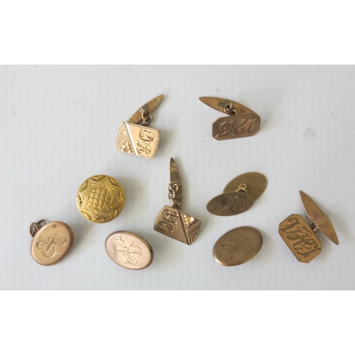 COLLECTION OF 9CT GOLD CUFFLINKS AND A 15CT GOLD BUTTON