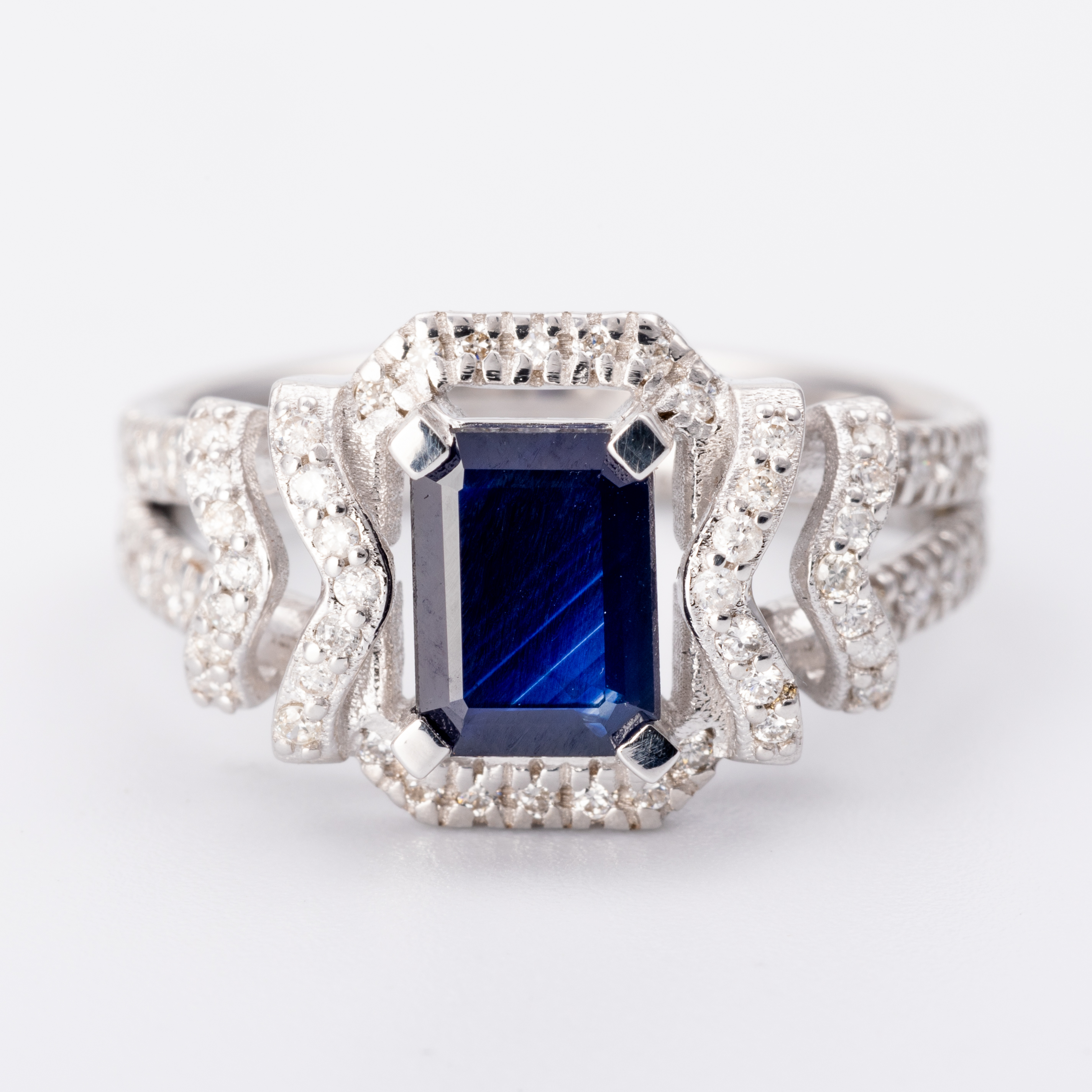 255 · Sapphire & Diamond Ring 18ct Gold, 2023