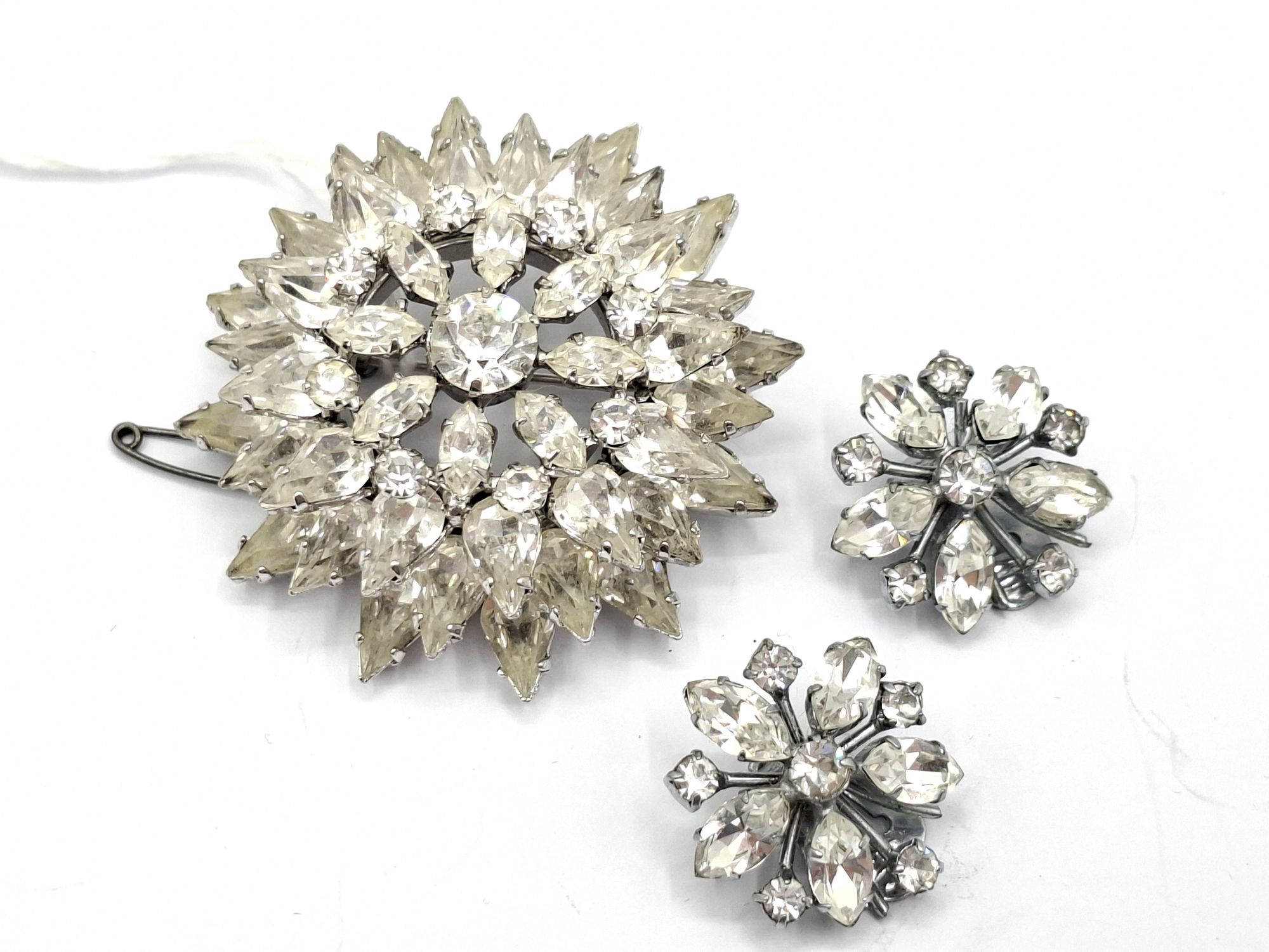 1041 · COSTUME JEWELLERY