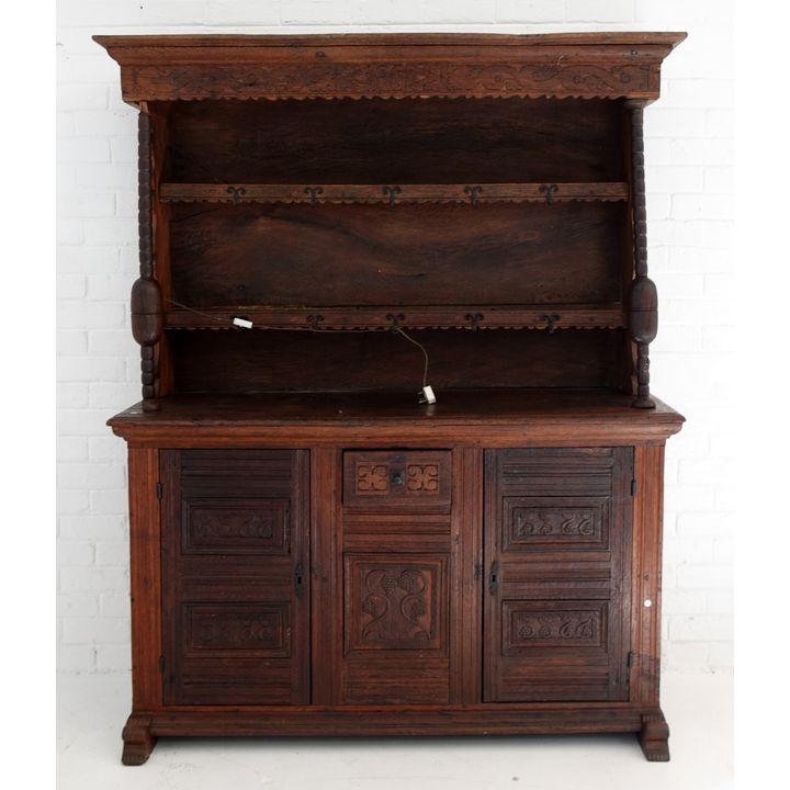 DRESSER