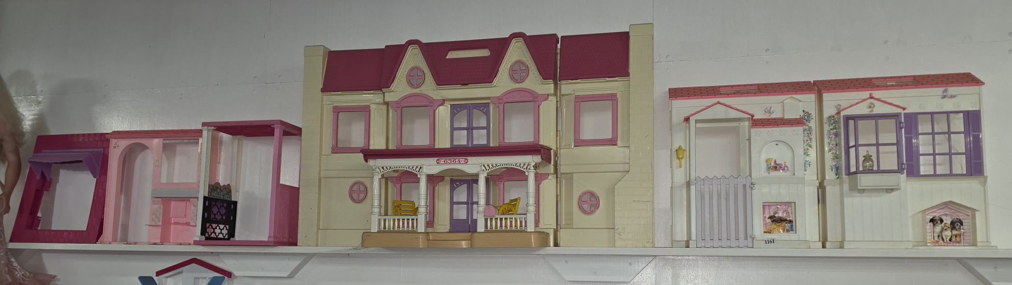 1161 · BARBIE HOUSING
