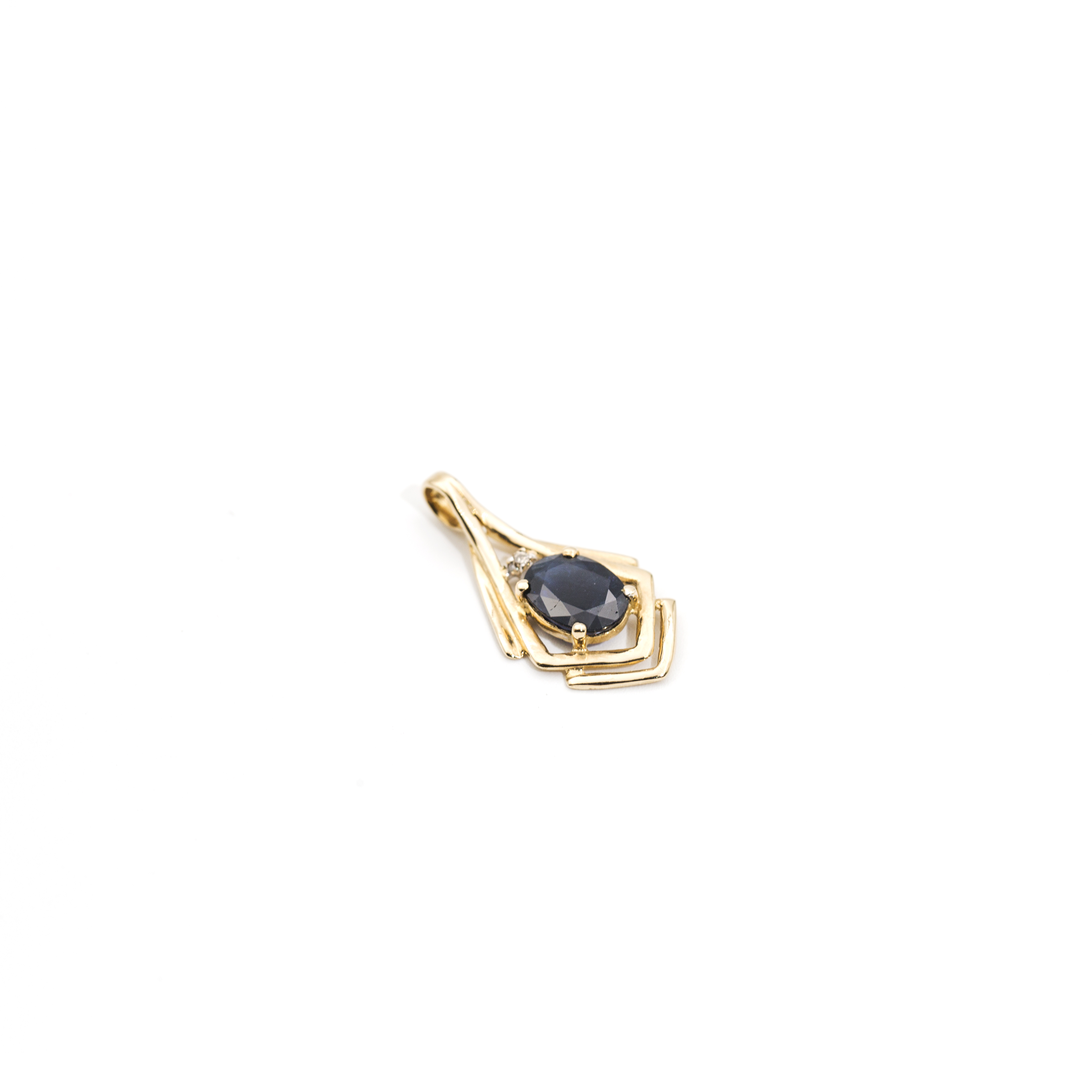 487. · 14ct Gold Sapphire & Diamond Pendant 1.3g