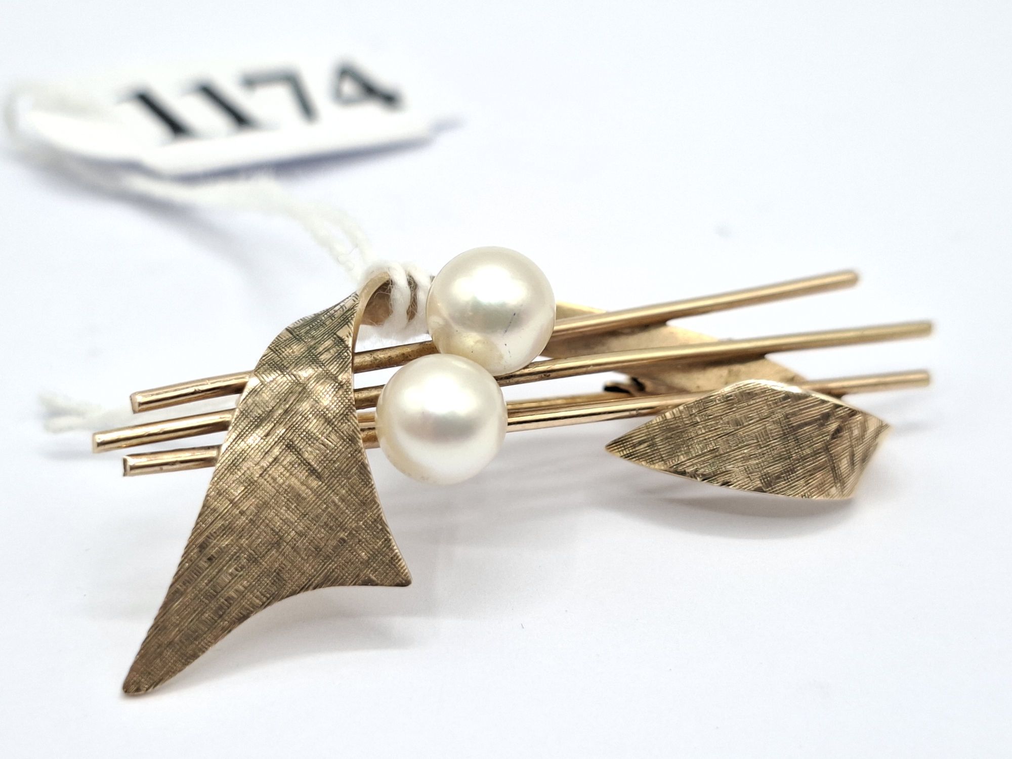 9ct Yellow Gold And Pearl Brooch