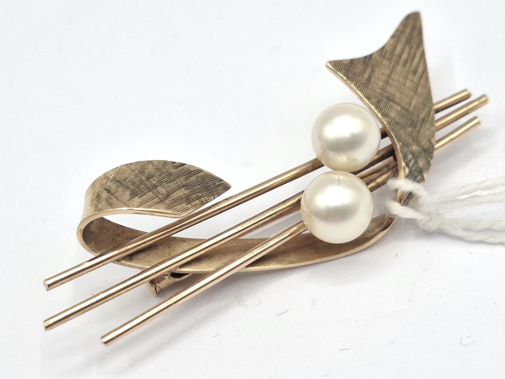 9ct Yellow Gold And Pearl Brooch