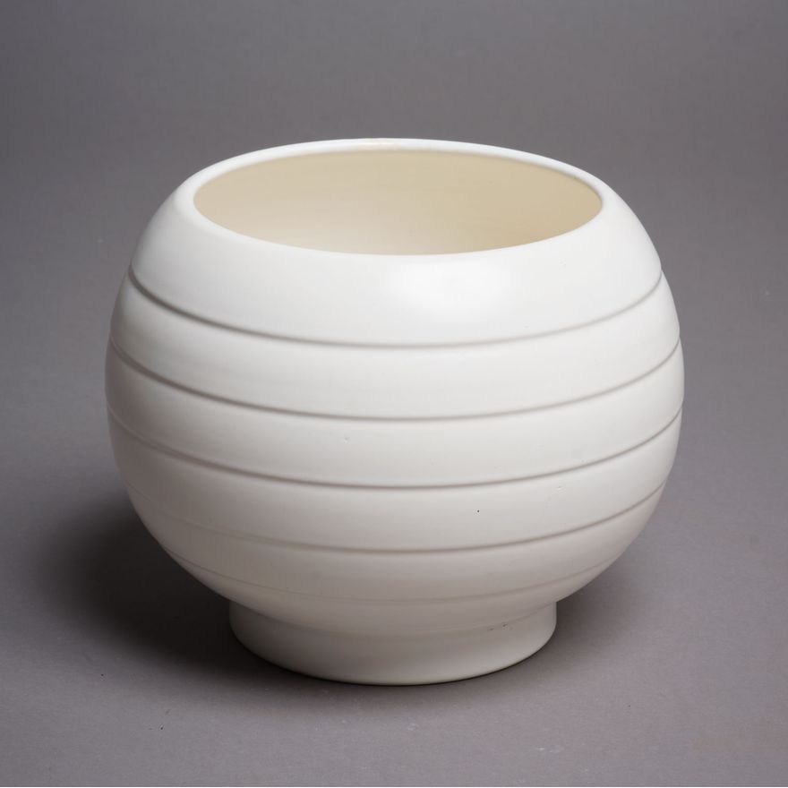 Crown Lynn Potteries - Rare hand-potted spherical vase