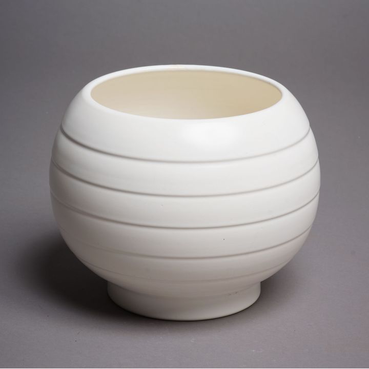 Crown Lynn Potteries - Rare hand-potted spherical vase