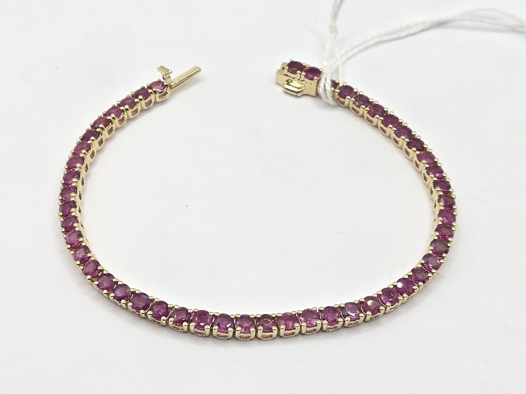 261 · 9CT GOLD LINE BRACELET