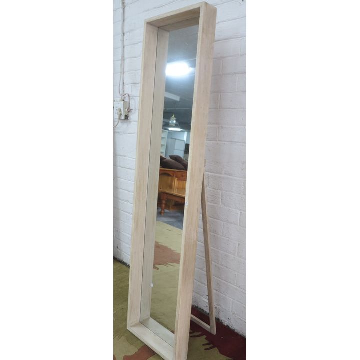 STANDING MIRROR