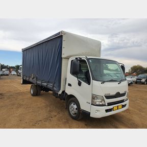 2016 HINO 300 915 LWB (BA3) S/AXLE TAUTLINER TRUCK