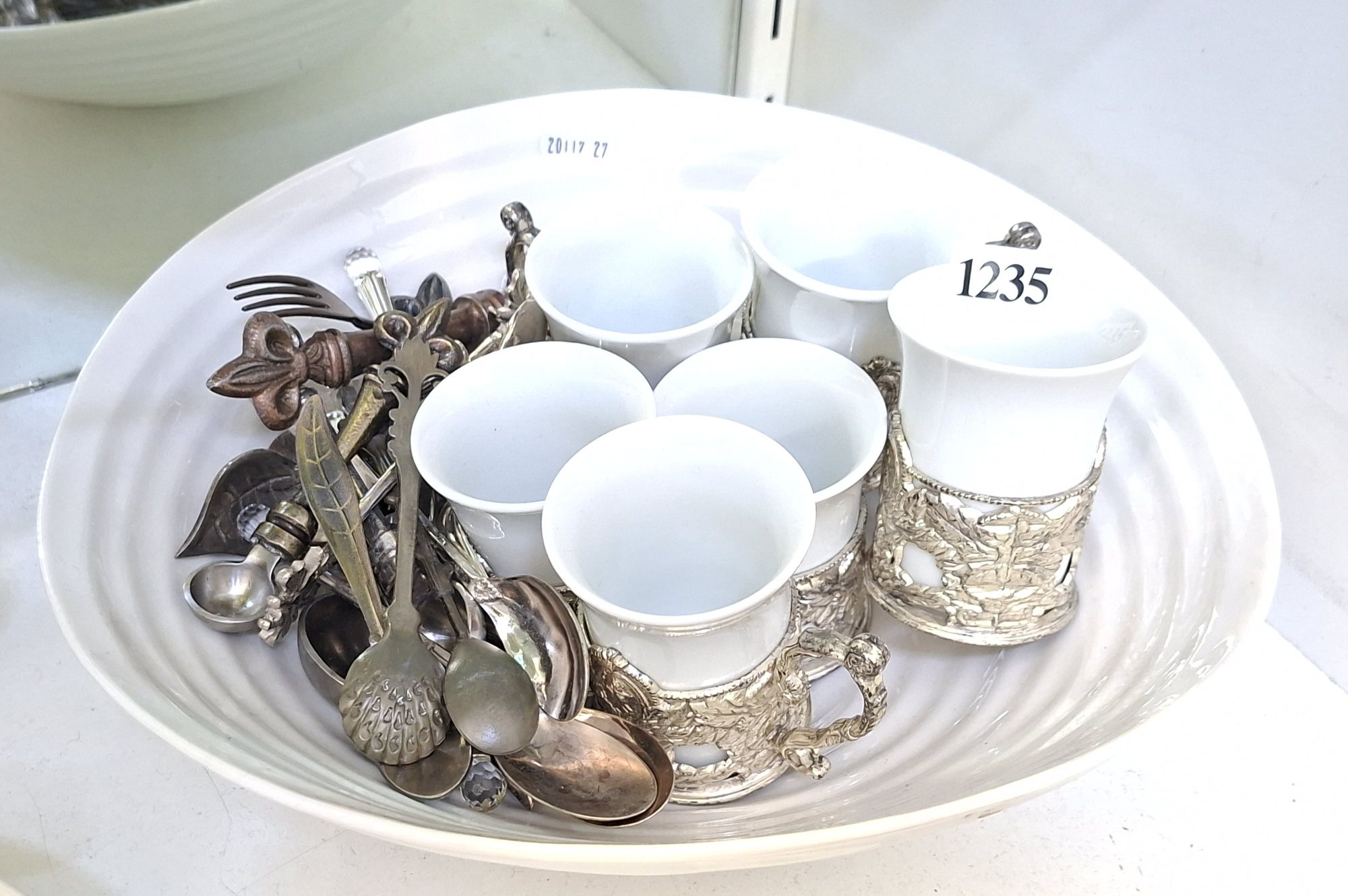 1235 · MODERN TABLEWARE