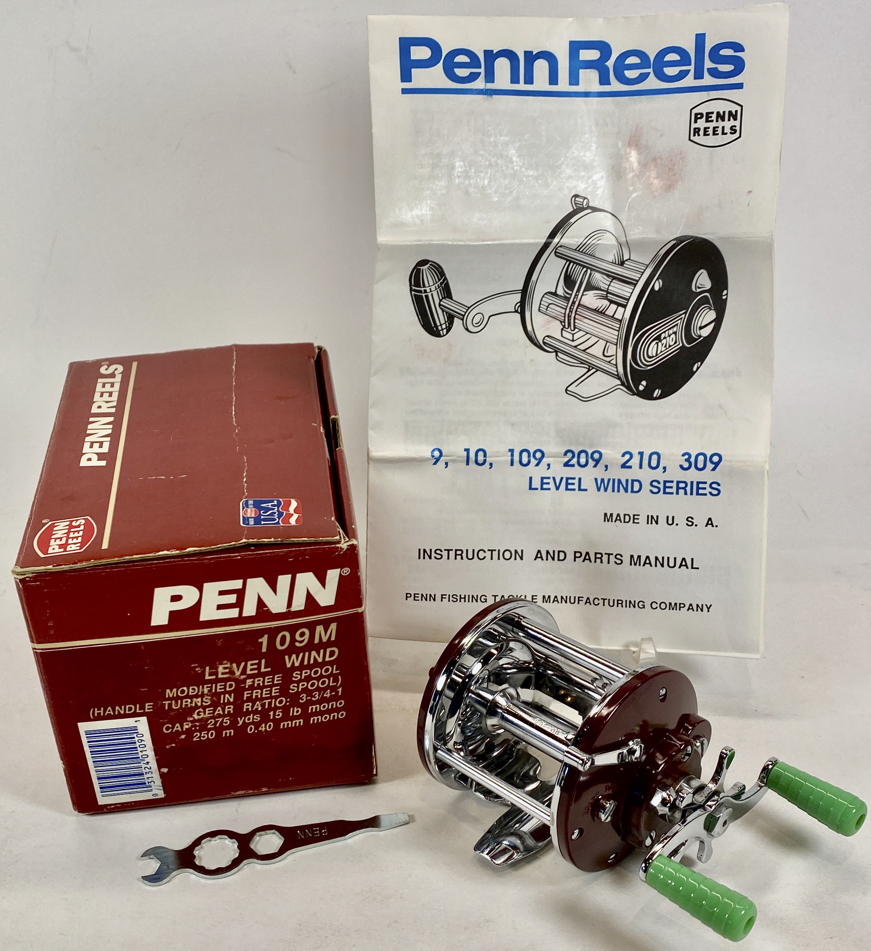 Penn Peer 109 Vintage Fishing Reel Made In USA Red with Green
