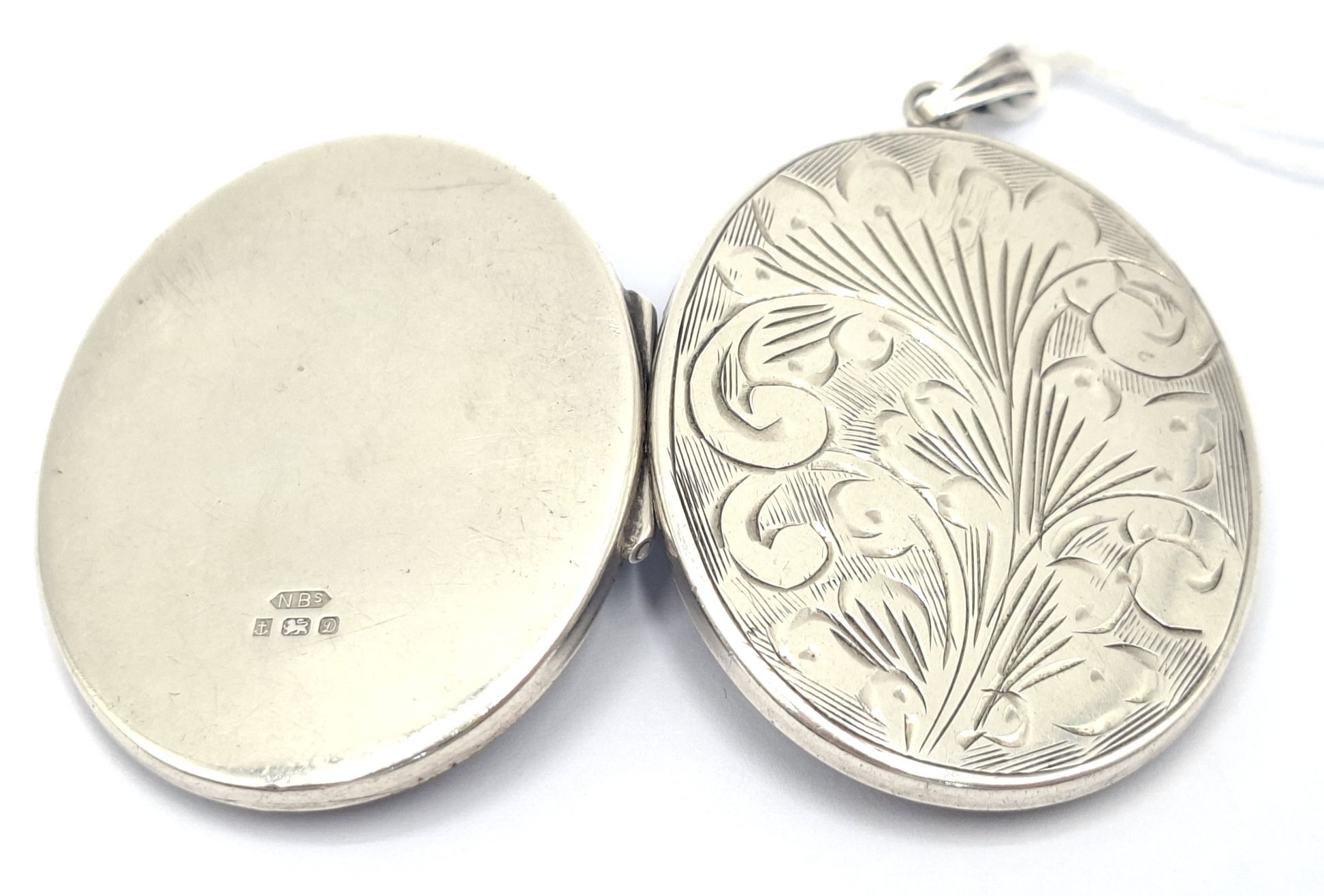 1117 · ENGLISH STERLING SILVER LOCKET