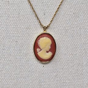 Vintage Trifari Gold Tone Cameo Pendant Necklace