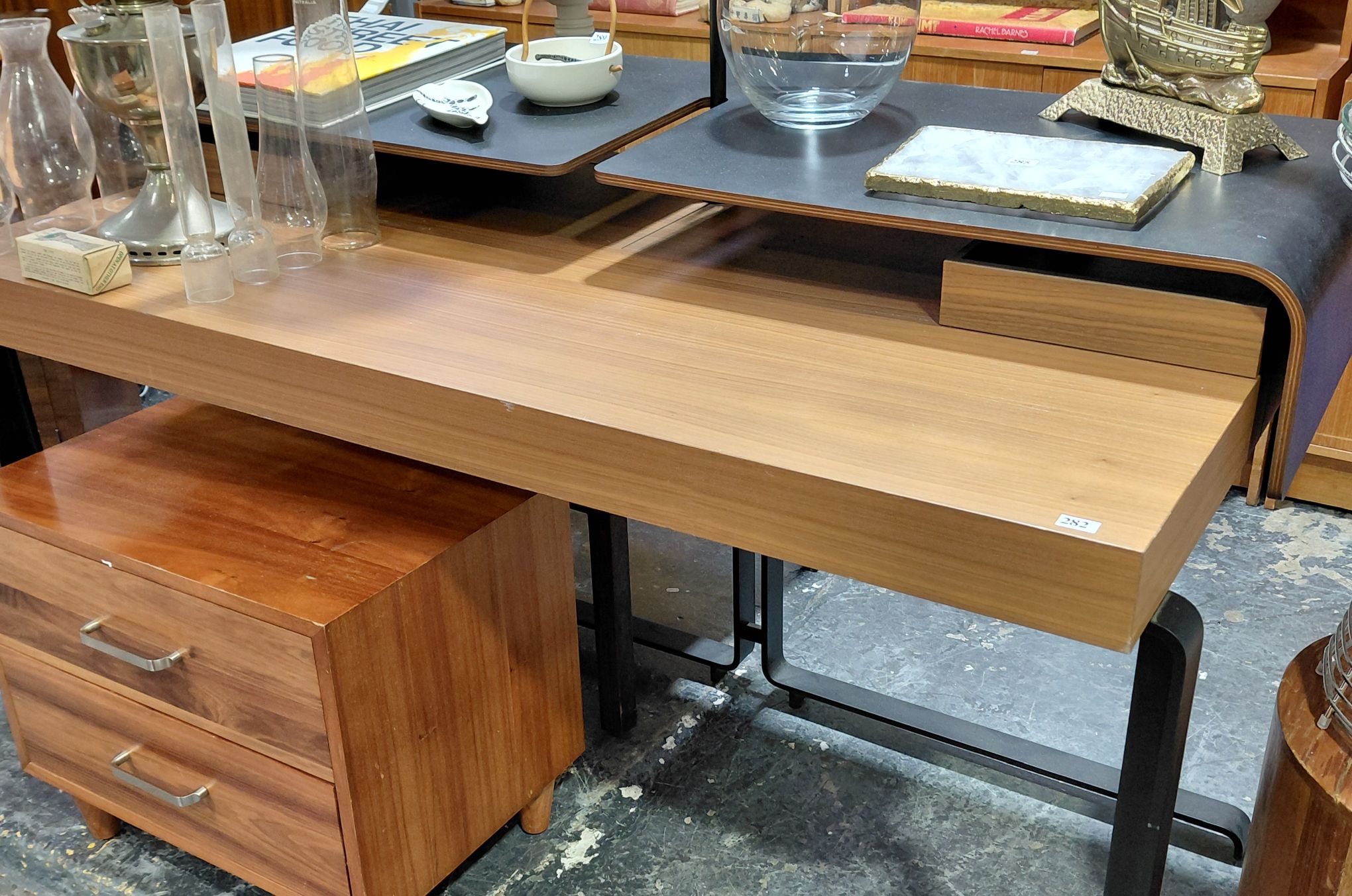 282 · MID-CENTURY STYLE DESK