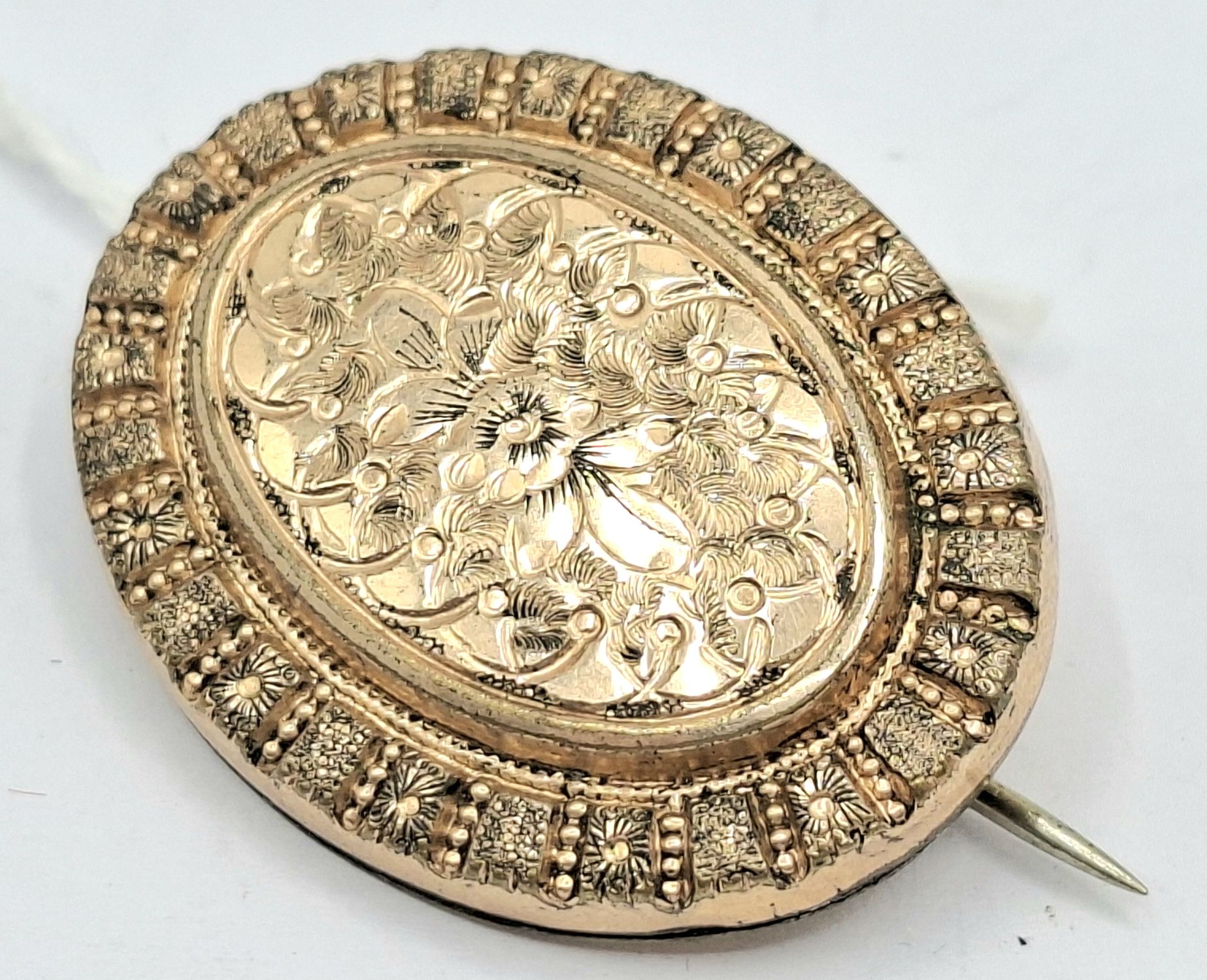 1067 · GOLD PLATED BROOCH