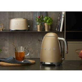 Smeg 50s Retro style kettle 1.7L 2400W Matt Range Matt Champagne |