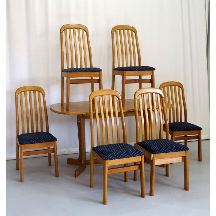 DINING TABLE AND SET OF 6 CHAIRS