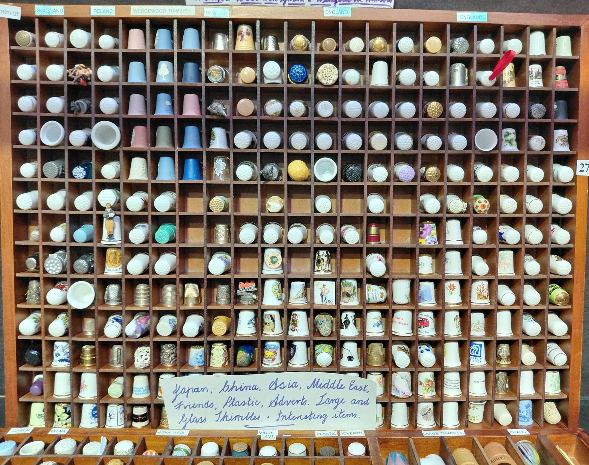 277 · LARGE COLLECTION OF THIMBLES