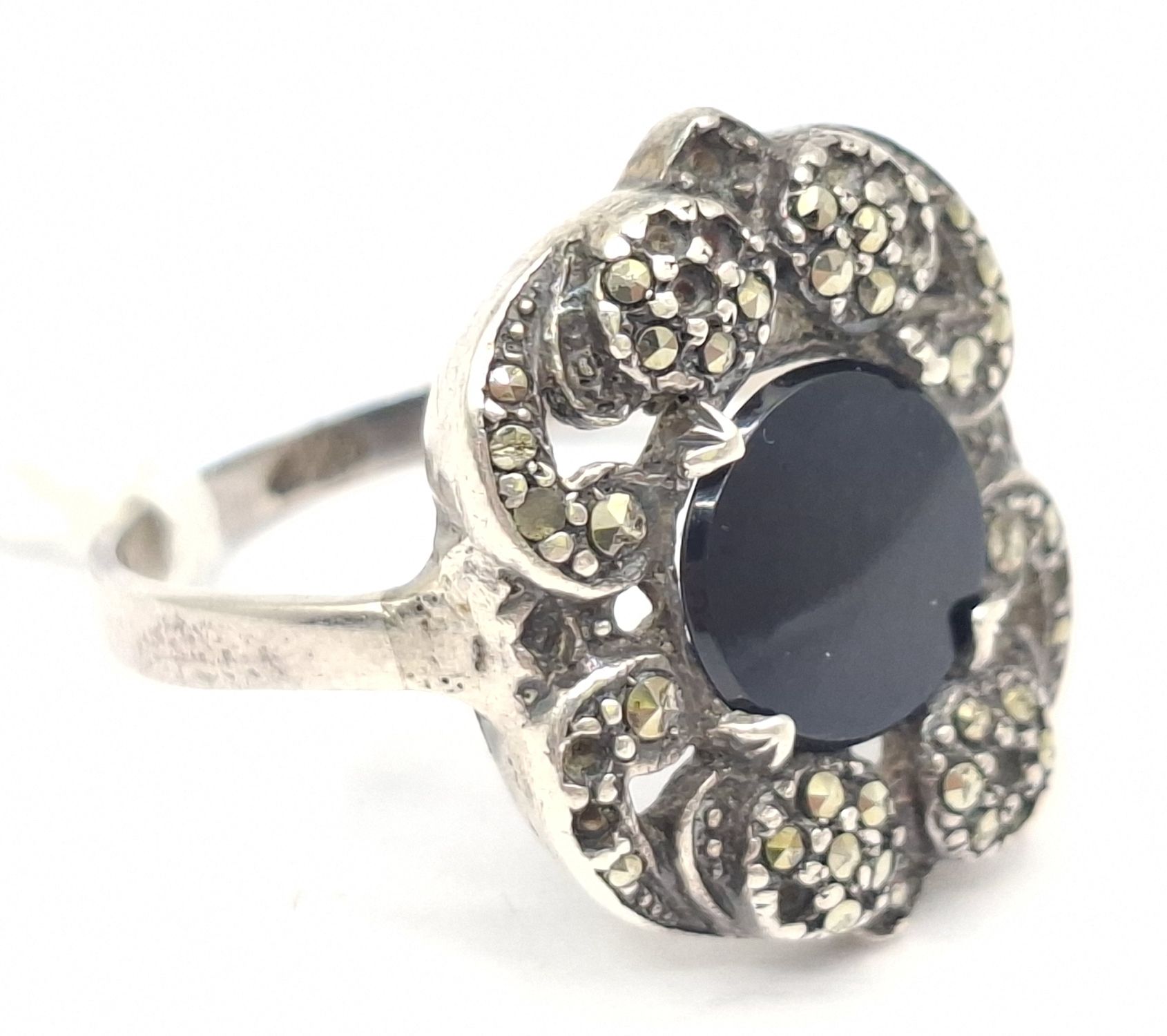 1053 · STERLING SILVER ONYX DRESS RING