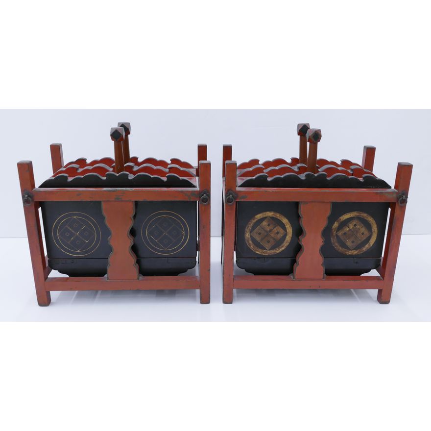 Pair Japanese Edo/Meiji Lacquered Sake Casks