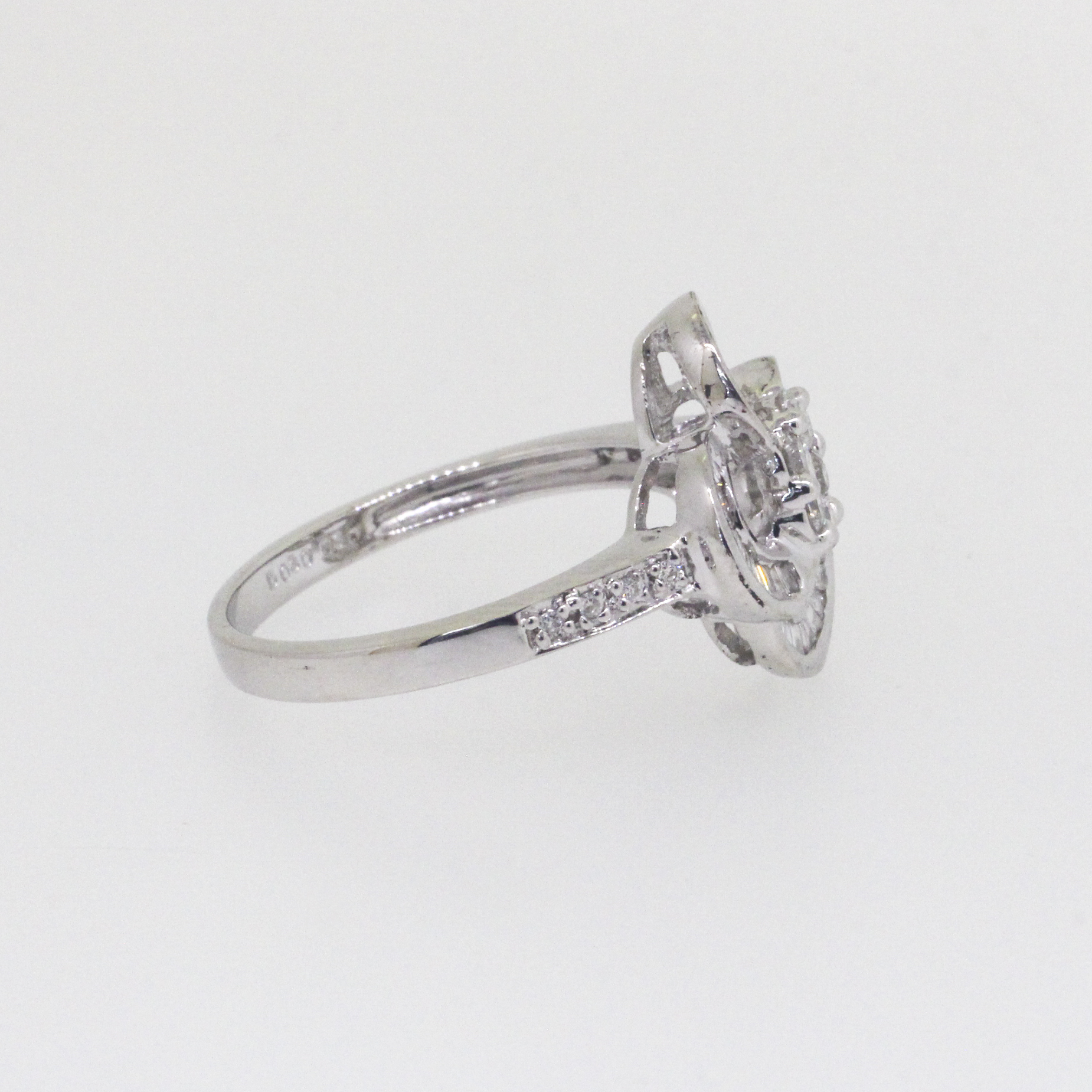 367 · 0.60ct Diamond Dress Ring 4.36g