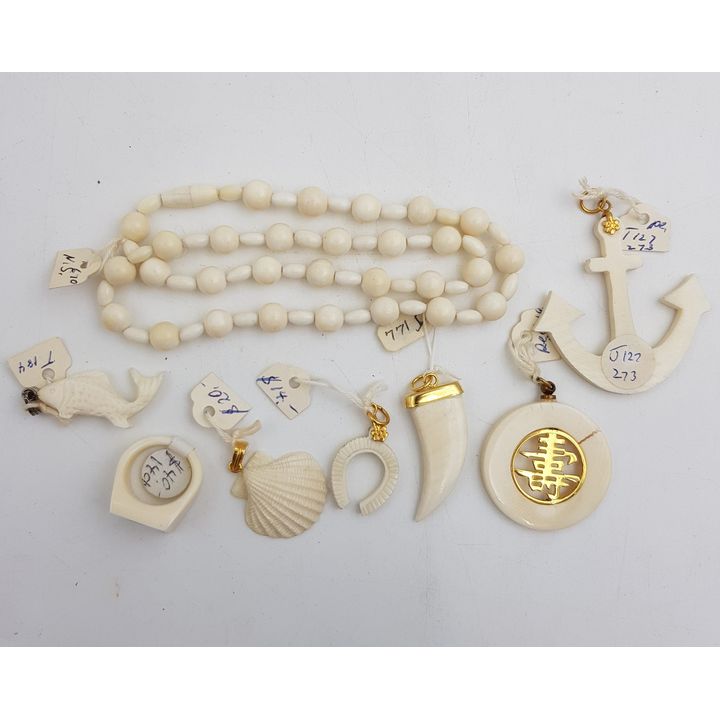 Pendants/Necklace