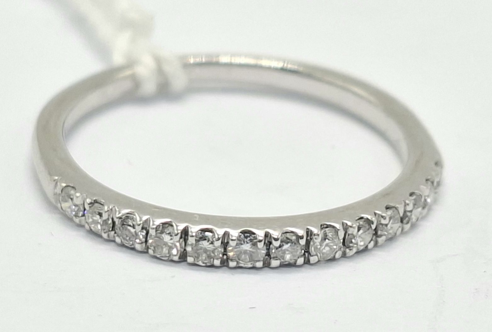 1123 · 9CT GOLD DIAMOND RING